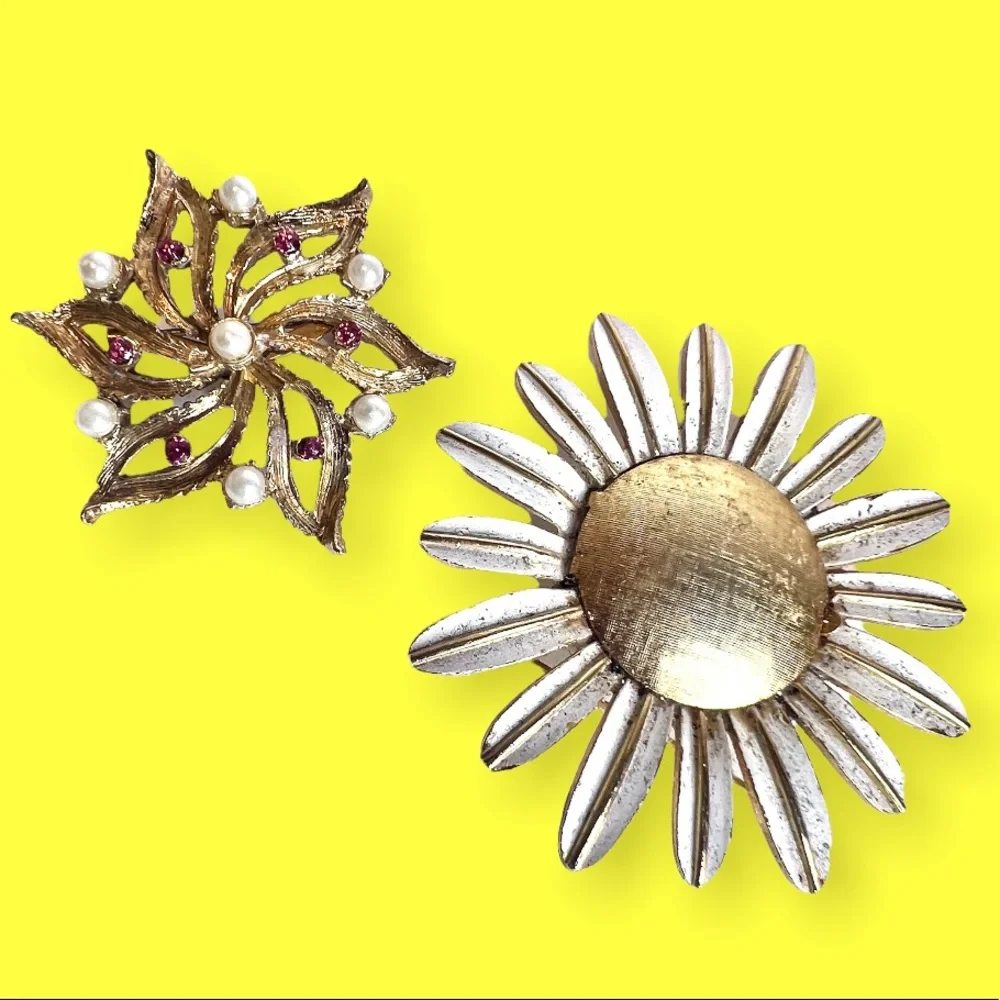 Vintage Brooch Lot Two Floral Pins Sunflower Daisy Star Flower Rhinestone Pearl